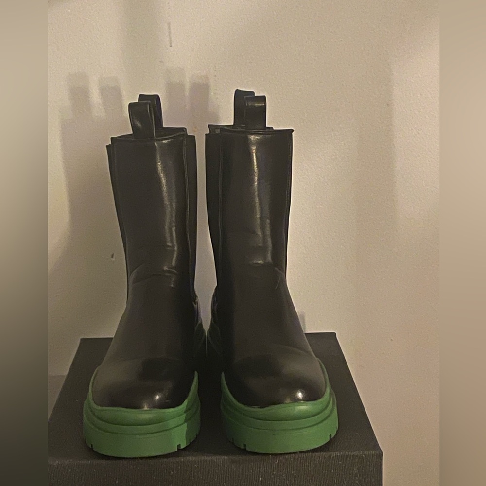 AZALEA WANG GHOSTED FLATFORM CHELSEA BOOT IN GREEN